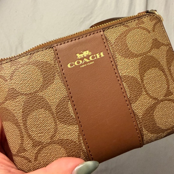 NWT Coach Wristlet - Picture 2 of 4